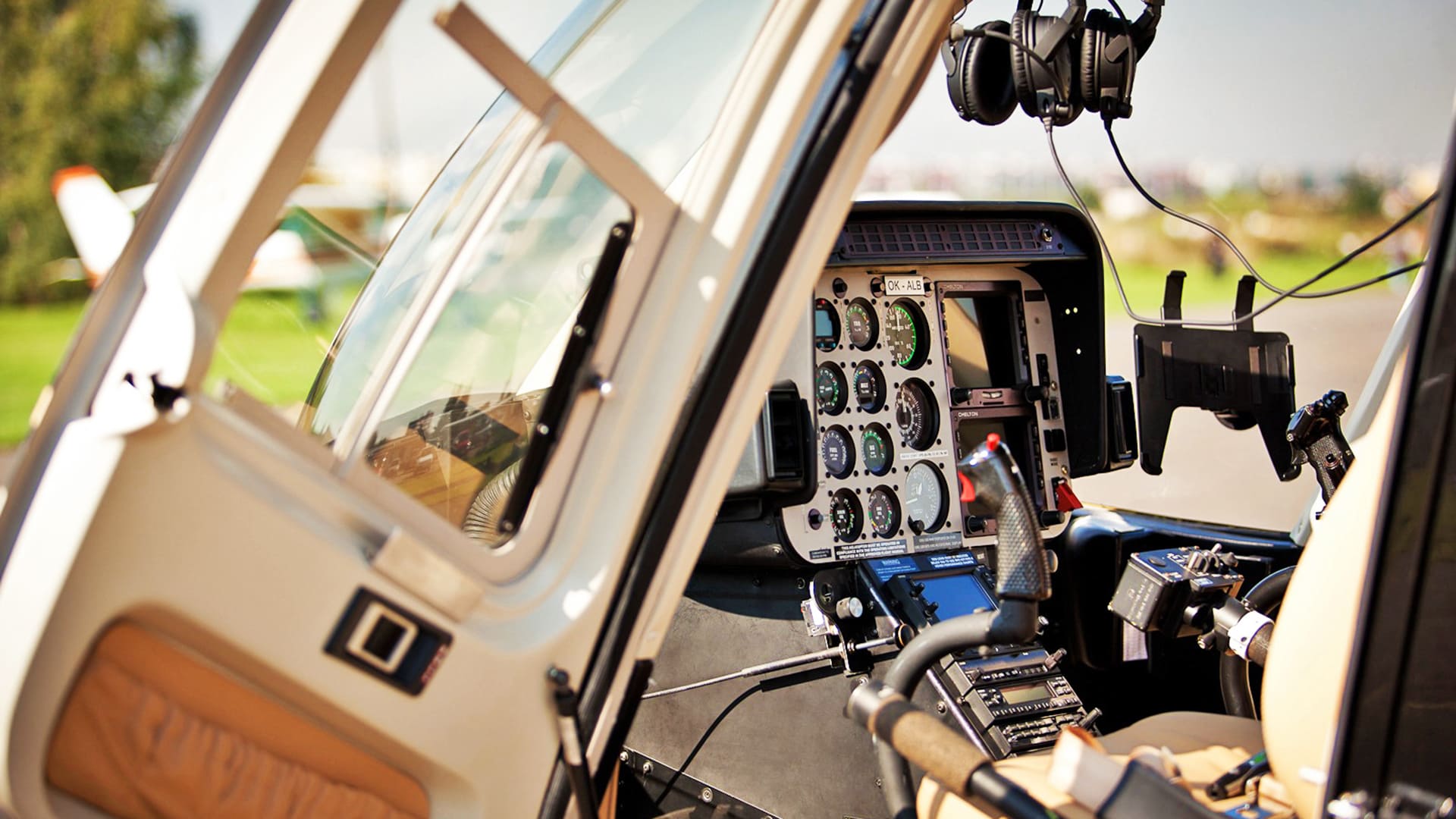 Embra_Air_Bell407_interior_04